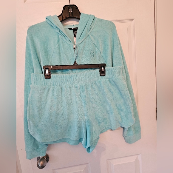 Victoria Secret Short and hoodie set - Picture 2 of 7